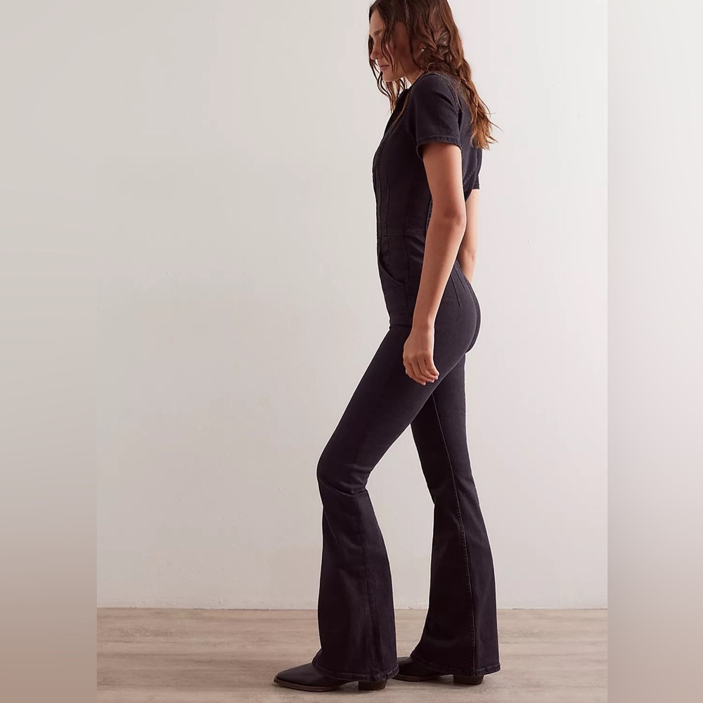 Free people we the free Jade Flare jumpsuit Black Short Sleeve Jumpsuit NWT - Picture 3 of 4